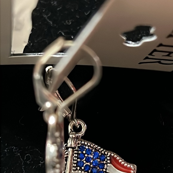 Napier American Flag Earrings ๐บ๐ธ - Picture 5 of 6